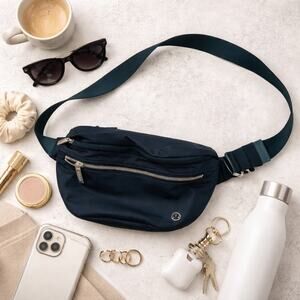 Lululemon Everywhere Belt Bag Blue Adjustable Crossbody Athleisure Travel